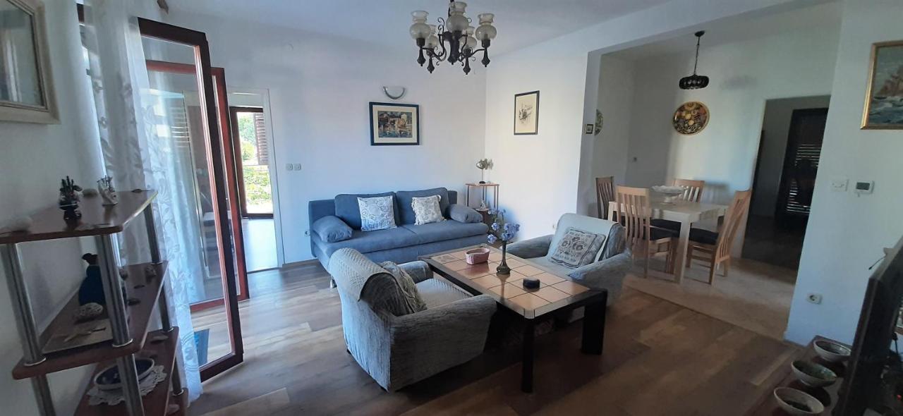 טרוגיר Apartments Figos מראה חיצוני תמונה