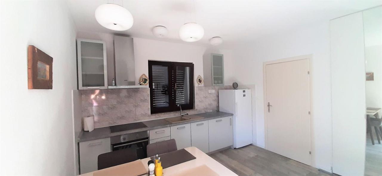 טרוגיר Apartments Figos מראה חיצוני תמונה