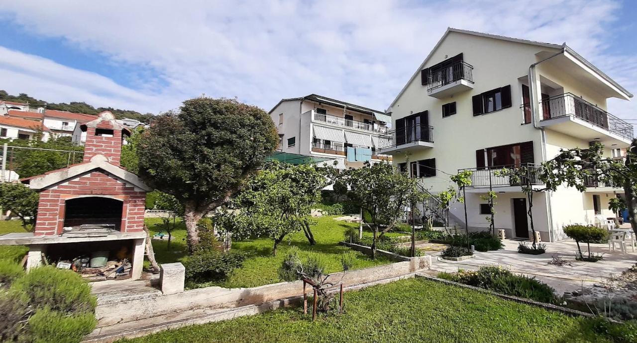 טרוגיר Apartments Figos מראה חיצוני תמונה